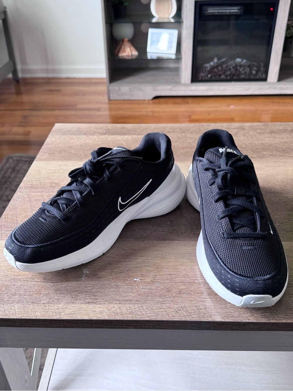 Nike Black & White Cushioned Mesh Trainers - Picture 9 of 14